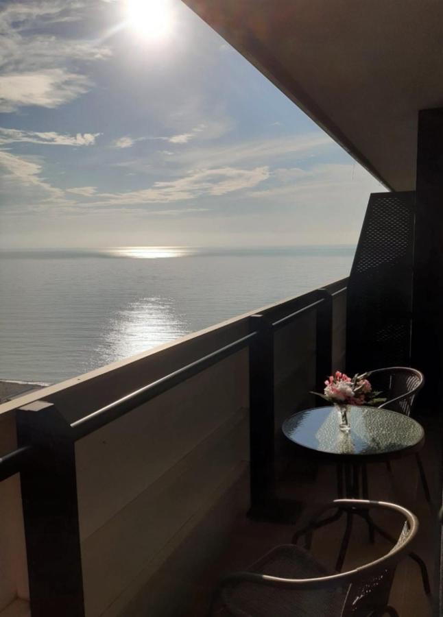 Sea View Aparthotel In Orbi City 巴统 外观 照片